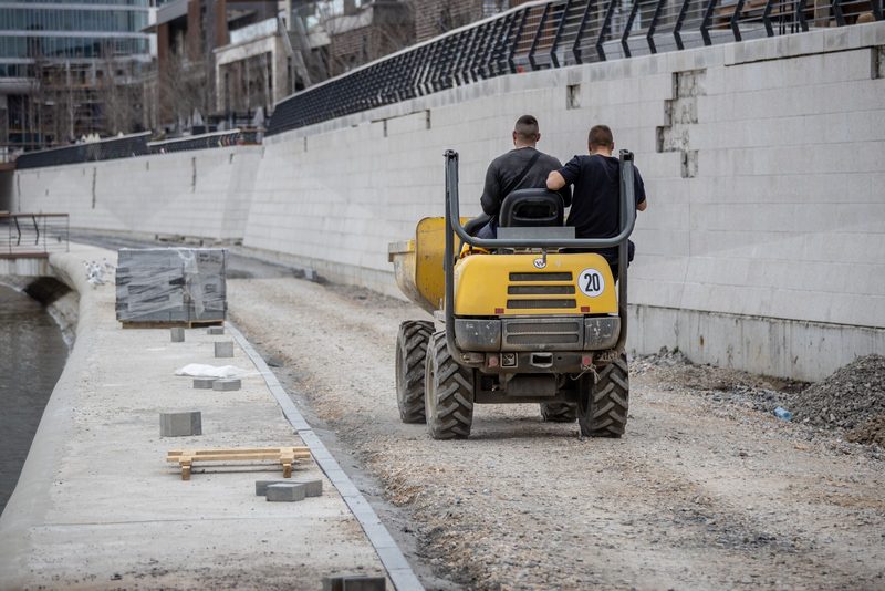 Odvoz zeminy z úzké parcely – Moravská Třebová, 45 m³ zeminy, dumper + nákladní auto